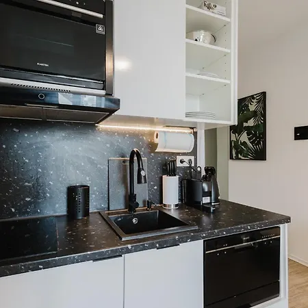 Design-studio Mit Balkon - Naehe Donau Appartement