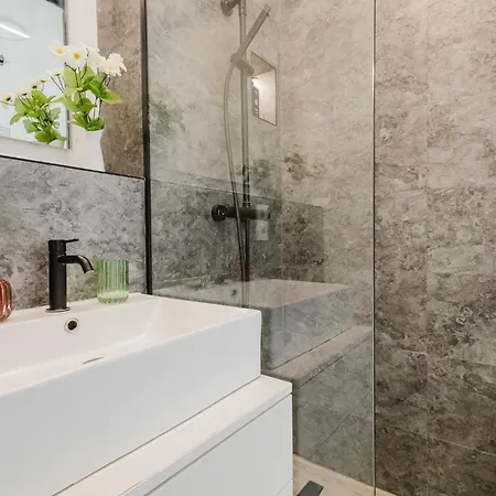Design-studio Mit Balkon - Naehe Donau Appartement *